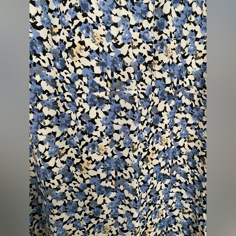 NWOT West of Melrose Tilly’s Blue Ditsy Floral Midi Skirt size small - Picture 4 of 16